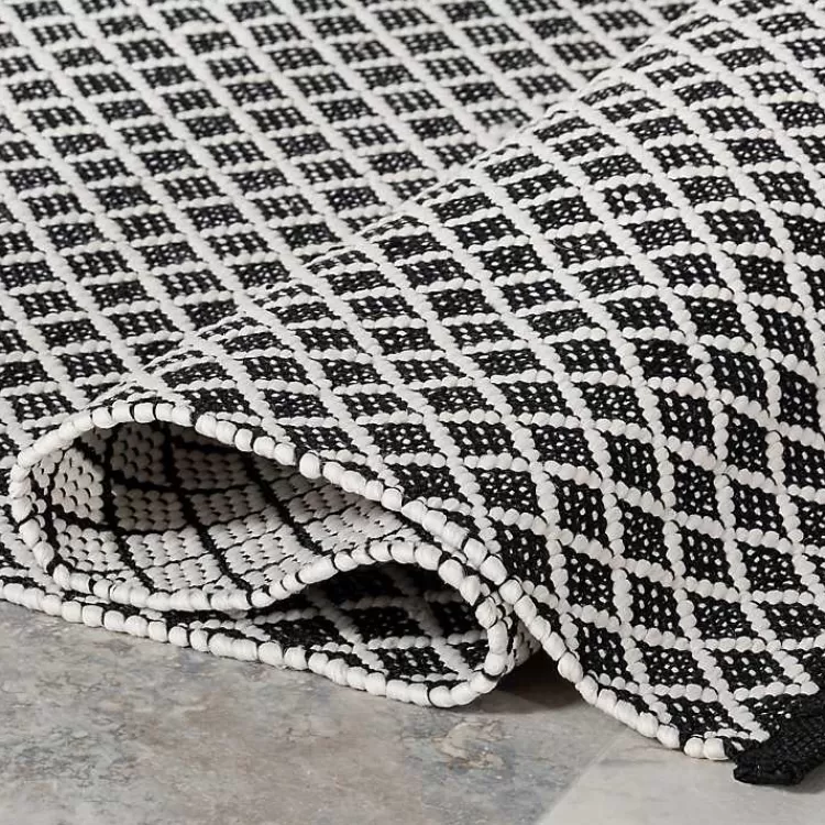 Alfombra de Exterior y Interior con Diseño Celosía Clásico - 1.20x1.80m en Blanco y Negro | Resistente a la Intemperie | Disponible en Kirklands - ¡Precio Imbatible!