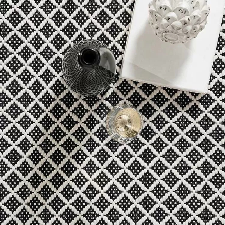 Alfombra de Exterior y Interior con Diseño Celosía Clásico - 1.20x1.80m en Blanco y Negro | Resistente a la Intemperie | Disponible en Kirklands - ¡Precio Imbatible!