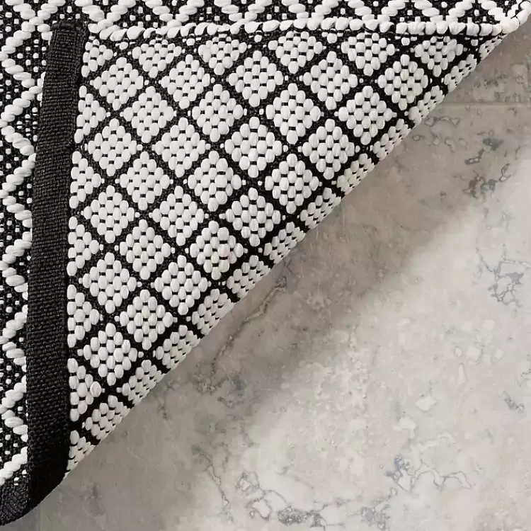 Alfombra de Exterior y Interior con Diseño Celosía Clásico - 1.20x1.80m en Blanco y Negro | Resistente a la Intemperie | Disponible en Kirklands - ¡Precio Imbatible!