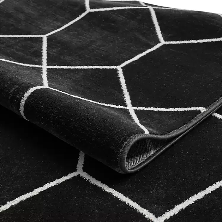 Alfombra Tejida en Blanco y Negro con Patrón de Celosía, Tamaño 1.83x2.74 Metros - Oferta Relámpago en Decoración para el Hogar Kirklands