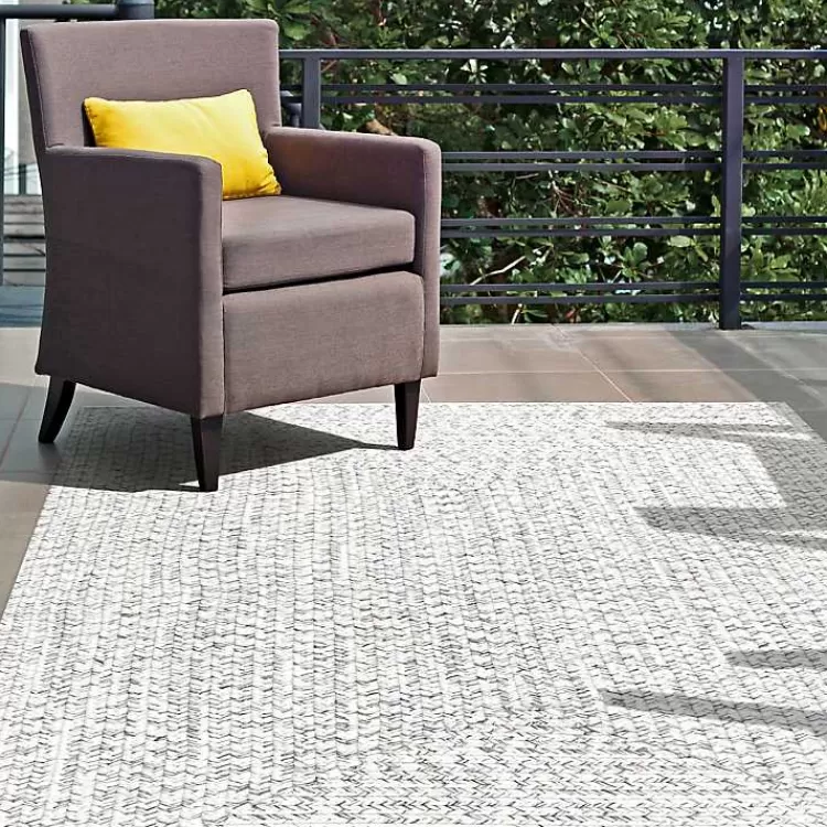 Tapete trenzado Leah para interior y exterior, diseño versátil en 5x8 pies - Alfombra decorativa resistente de Kirklands Home
