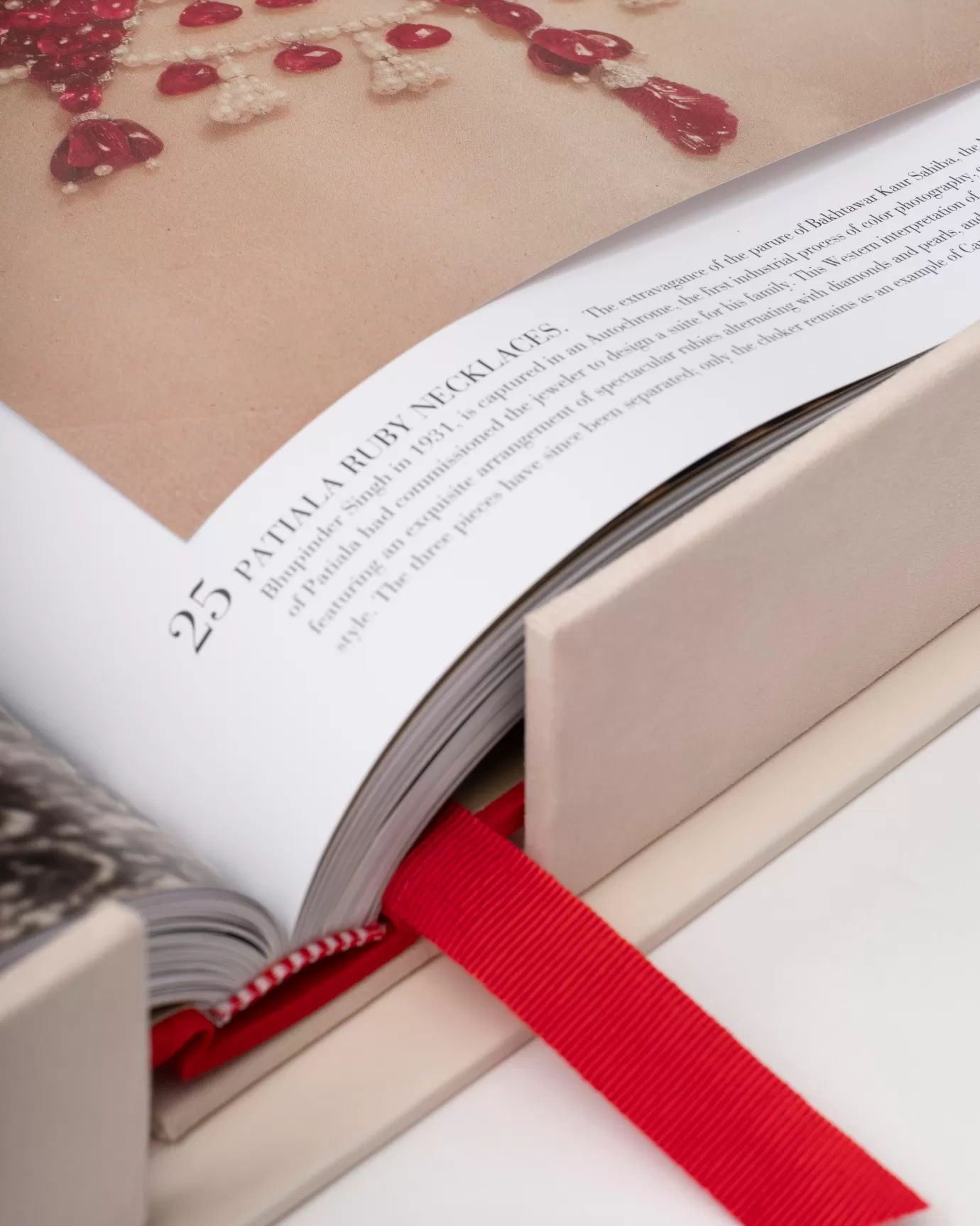 ASSOULINE Joyería de Leyenda: Relojes y Colecciones Exclusivas de Cartier - Lo Imposible Hecho Realidad