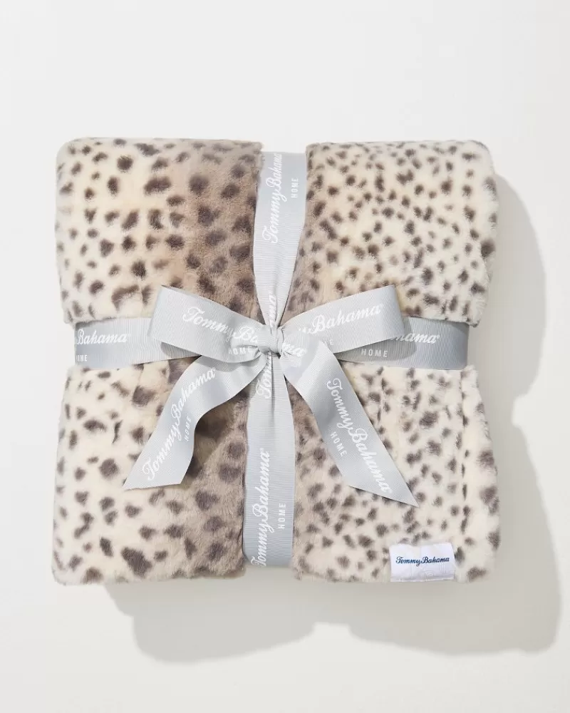 Tommy Bahama Manta Decorativa en Pelaje Artificial con Estampado Exótico de Leopardos - Calidez y Estilo en Cada Detalle