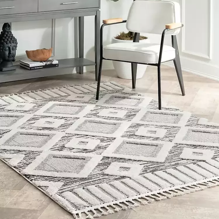Tapiz Decorativo en Cuadros Grises con Flecos - 1.52x2.13m, Estilo Moderno y Acabado Artesanal | Oferta Exclusiva Kirklands