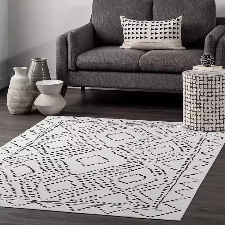 Alfombra Lavable 4x6 Pies en Marfil y Negro con Diseño Diamante - Colección Hogar Kirklands, Oferta Exclusiva
