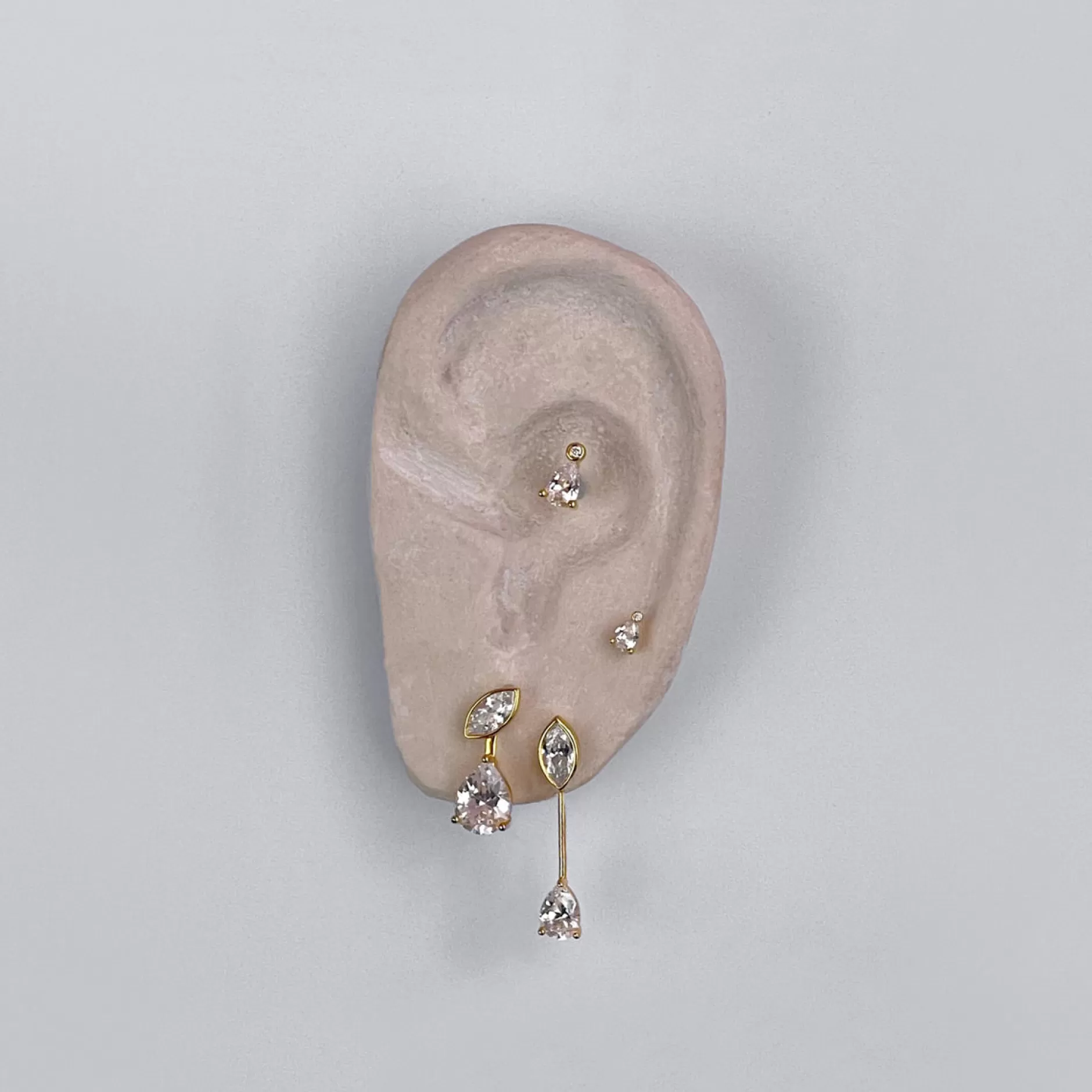 Aretes Anissa Kermiche - Elegancia Hipnotizante con Descuento Exclusivo