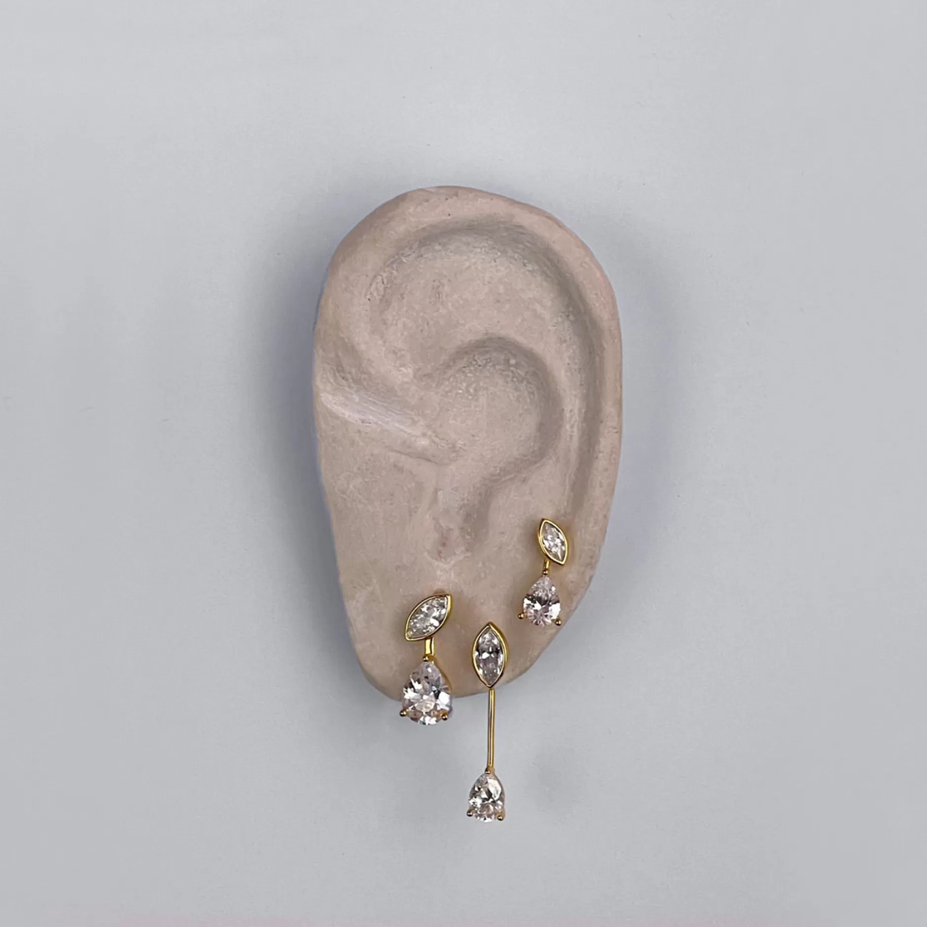 Aretes Anissa Kermiche - Elegancia Hipnotizante con Descuento Exclusivo