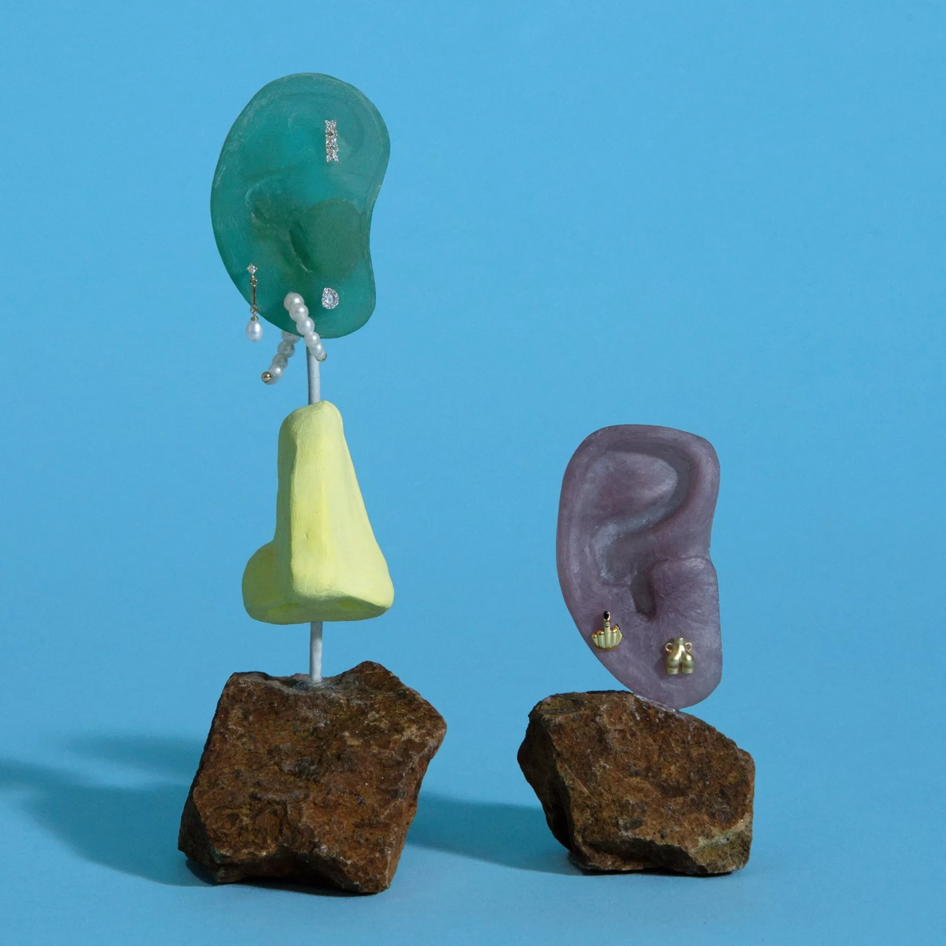 Anissa Kermiche - Pendientes Mini con Detalles Románticos - Oferta Exclusiva