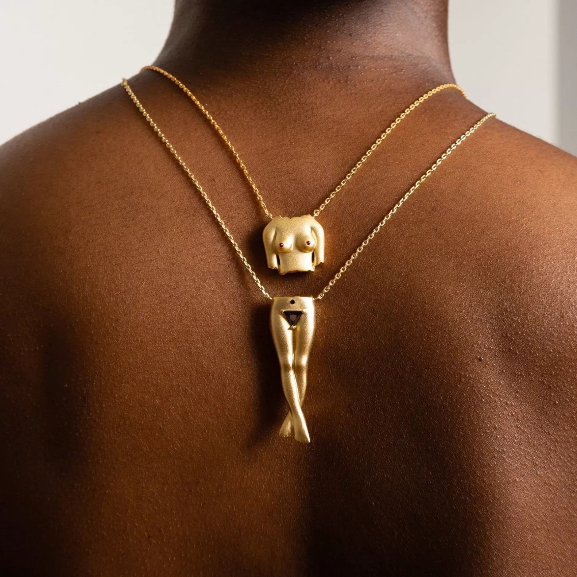 Collar Senos de Anissa Kermiche - Colección Rubíes con acabado satinado, diseño exclusivo novedad