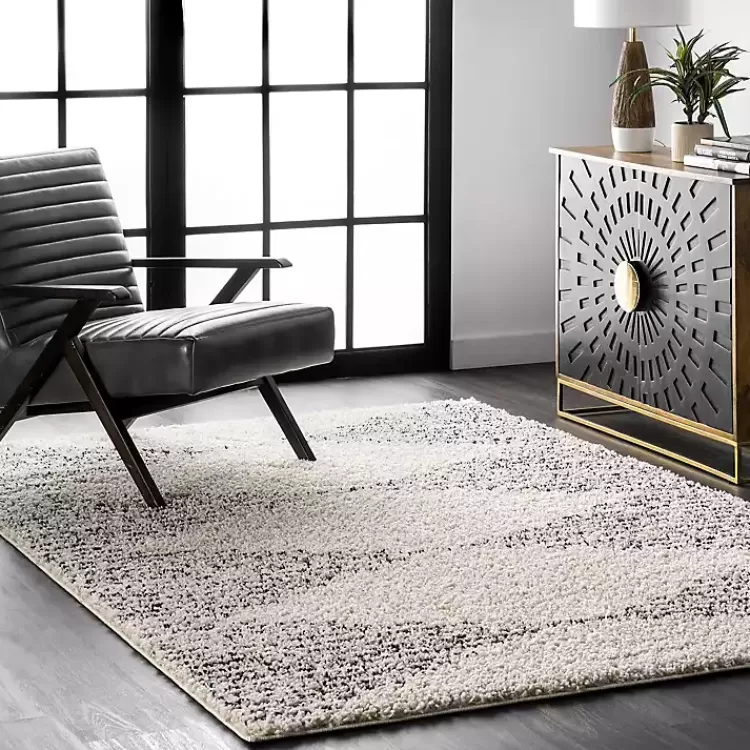 Alfombra Scarlette Diamantes Rotos - Tamaño 7x10 Pies | Diseño Exclusivo para Hogar Moderno de Kirkland's 

Este modelo combina elegancia y durabilidad con su patrón geométrico inspirado en joyería, ideal para salones y dormitorios principales. Disponible en medidas estándar norteamericanas (2.10x3 metros aprox).
