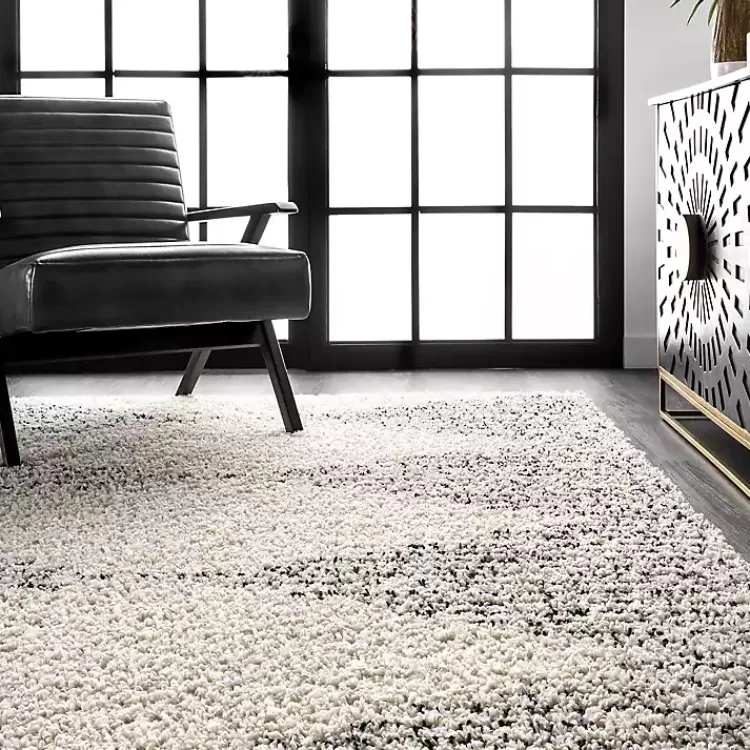 Alfombra Scarlette Diamantes Rotos - Tamaño 7x10 Pies | Diseño Exclusivo para Hogar Moderno de Kirkland's 

Este modelo combina elegancia y durabilidad con su patrón geométrico inspirado en joyería, ideal para salones y dormitorios principales. Disponible en medidas estándar norteamericanas (2.10x3 metros aprox).