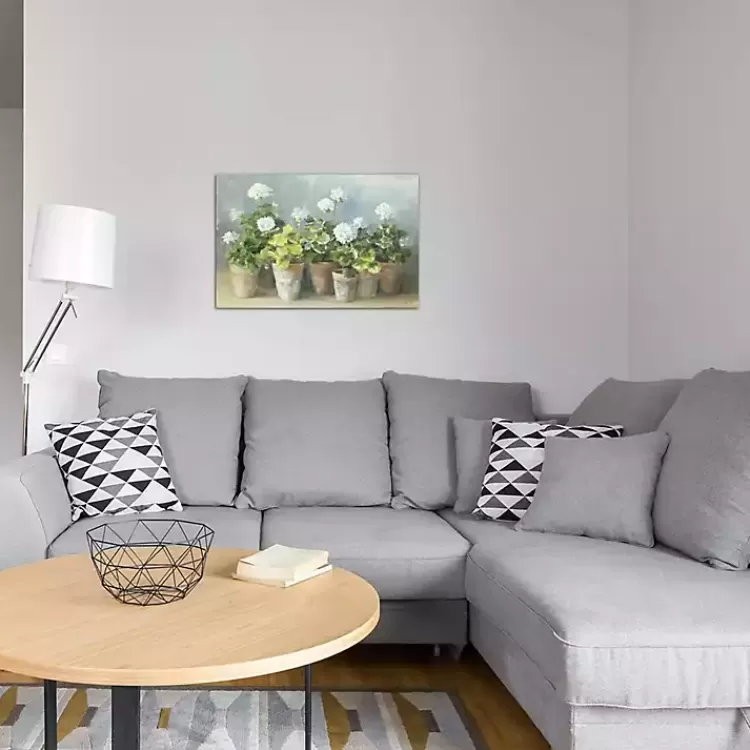 Cuadro Decorativo con Geranios Blancos - Impresión en Lienzo de 40x26 Pulgadas | Tienda Kirklands Hogar